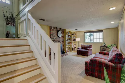 Living - 276 Glandore Dr, Ballwin, MO 63021 photo 5 of 8