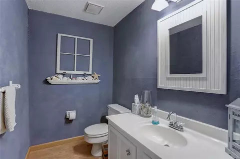 Bath - 276 Glandore Dr, Ballwin, MO 63021 photo 4 of 4