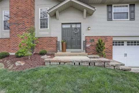 Exterior - 276 Glandore Dr, Ballwin, MO 63021 photo 4 of 11