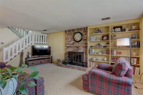 Living - 276 Glandore Dr, Ballwin, MO 63021 photo 7 of 8