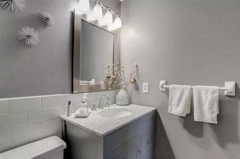 Bath - 276 Glandore Dr, Ballwin, MO 63021 photo 2 of 4
