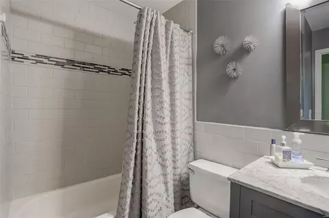 Bath - 276 Glandore Dr, Ballwin, MO 63021 photo 1 of 4