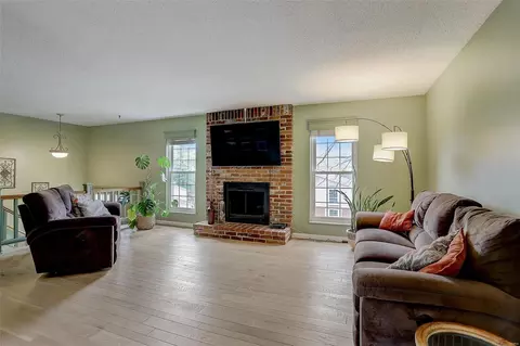 Living - 276 Glandore Dr, Ballwin, MO 63021 photo 4 of 8