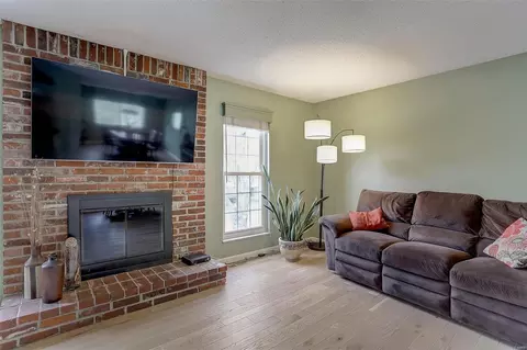 Living - 276 Glandore Dr, Ballwin, MO 63021 photo 2 of 8