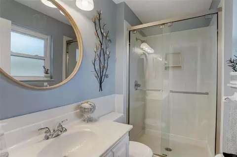 Bath - 276 Glandore Dr, Ballwin, MO 63021 photo 3 of 4