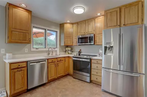Kitchen - 276 Glandore Dr, Ballwin, MO 63021 photo 2 of 5