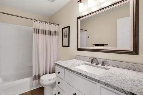 Bath - 626 Legends Bluffs Ct, Eureka, MO 63025 photo 4 of 4