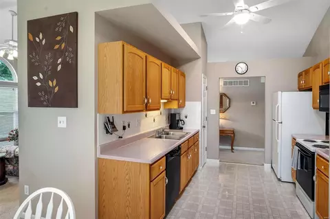 Kitchen - 505 Galway Dr, O'fallon, MO 63366 photo 4 of 7