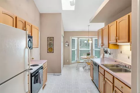 Kitchen - 505 Galway Dr, O'fallon, MO 63366 photo 2 of 7