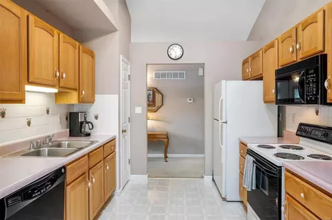 Kitchen - 505 Galway Dr, O'fallon, MO 63366 photo 7 of 7