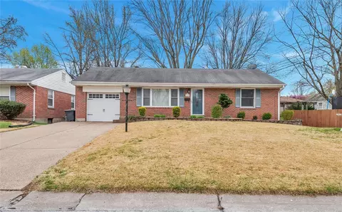 618 Boschert Dr, Saint Charles, MO 63301
