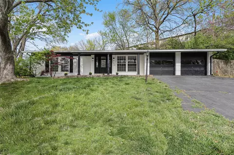 154 Forest Brook Ln, Saint Louis, MO 63146