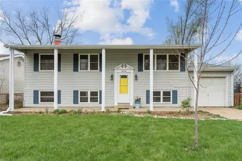 17 Saint David Dr, Saint Peters, MO 63376