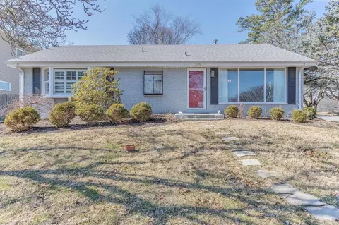 1035 Windemere Ave, Des Peres, MO 63131