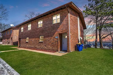 4263 W Executive Dr, Saint Ann, MO 63074
