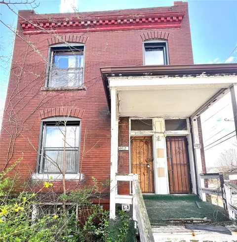 4452 N Market St, Saint Louis, MO 63113