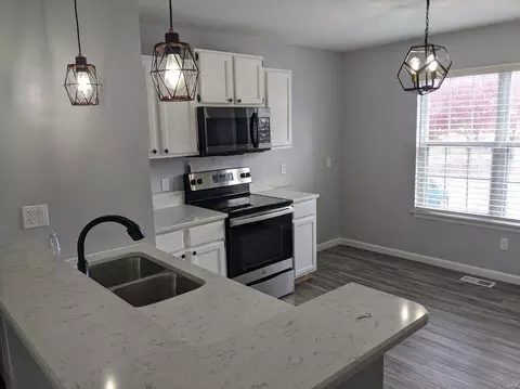 752 Sugar Glen Dr #4, Saint Peters, MO 63376