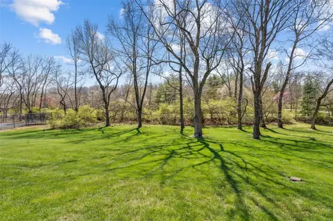 View/Area - 4 Glen Abbey Dr, Frontenac, MO 63131 photo 1 of 1