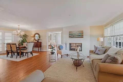 Living - 4 Glen Abbey Dr, Frontenac, MO 63131 photo 2 of 6