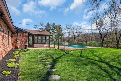 Exterior - 4 Glen Abbey Dr, Frontenac, MO 63131 photo 7 of 18