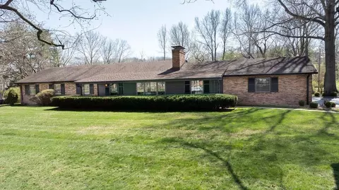 4 Glen Abbey Dr, Frontenac, MO 63131