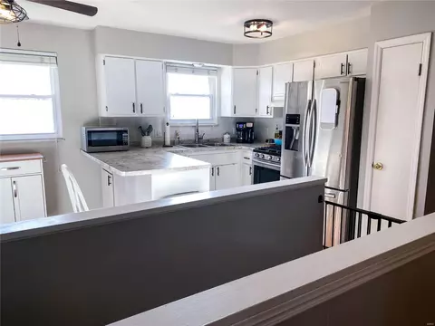 Kitchen - 583 Bridgebend Rd, Manchester, MO 63021 photo 3 of 3