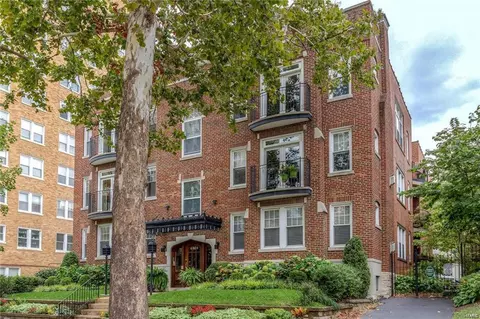 6220 Rosebury Ave #2E, Saint Louis, MO 63105