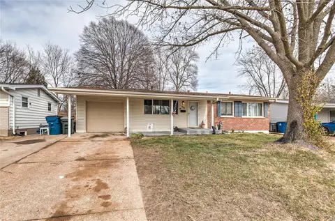809 Lynn Haven Ln, Hazelwood, MO 63042