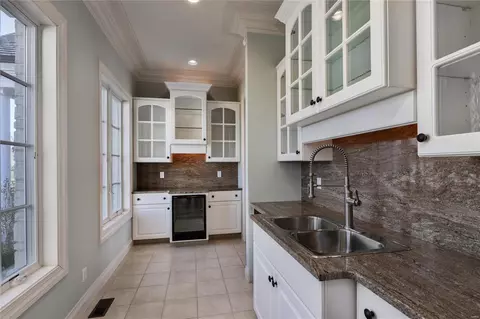 Kitchen - 6 Upper Whitmoor Dr, Weldon Spring, MO 63304 photo 4 of 7