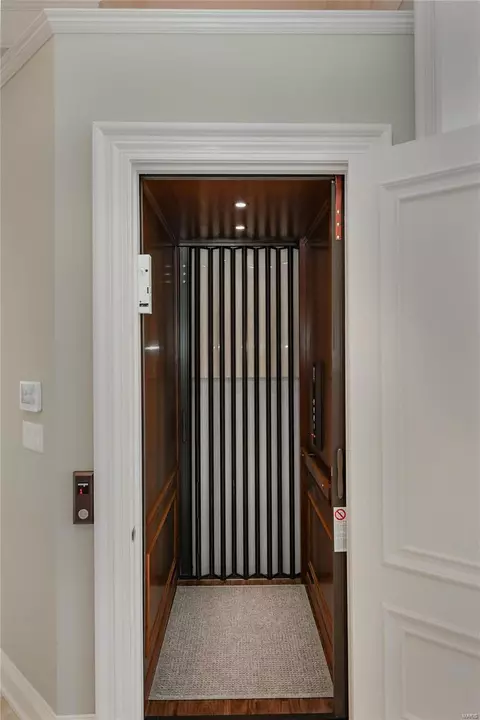 Entry Way - 6 Upper Whitmoor Dr, Weldon Spring, MO 63304 photo 7 of 9