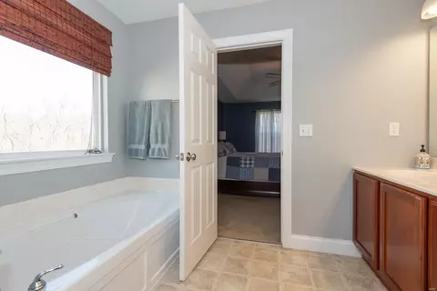 Bath - 1117 Spring Lilly Ct, High Ridge, MO 63049 photo 1 of 5