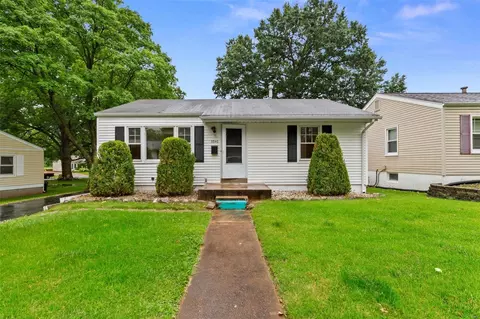 3340 Krem Ave, Saint Ann, MO 63074