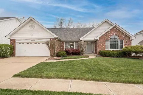 4924 Sunset Oaks Ln, Saint Louis, MO 63128