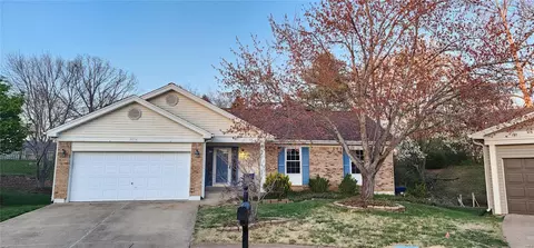 3004 Caprock Ct, Saint Louis, MO 63129