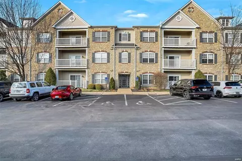 5 Monarch Trace Ct #106, Chesterfield, MO 63017