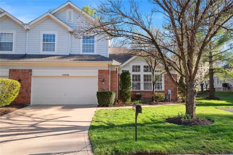16826 Chesterfield Bluffs Cir, Chesterfield, MO 63005