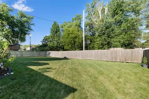 Exterior - 609 Sulphur Spring Rd, Manchester, MO 63021 photo 7 of 9