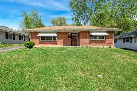 925 Saint Marie St, Florissant, MO 63031