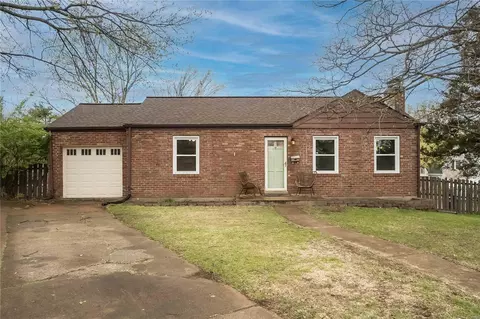 9149 Darlene Dr, Saint Louis, MO 63123