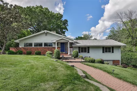 13 N Tealbrook Dr, Saint Louis, MO 63141