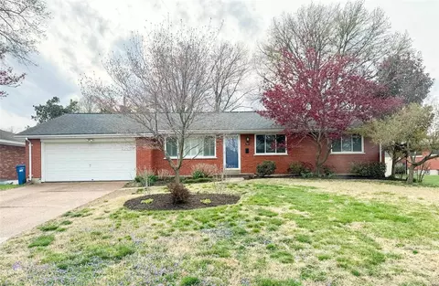 7607 Mission Valley Dr, Saint Louis, MO 63123