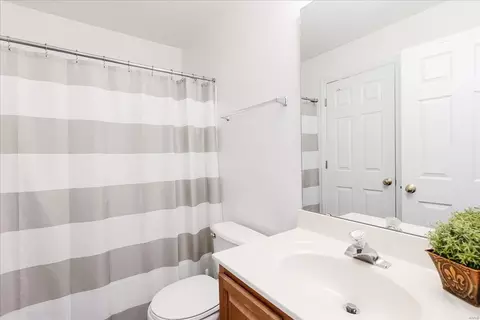 Bath - 1609 Forest Springs Ln #C, Ballwin, MO 63021 photo 1 of 3
