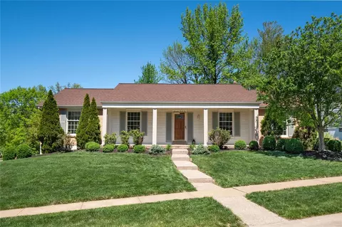 1791 Summer Lake Dr, Chesterfield, MO 63017
