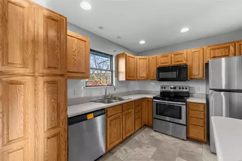 Kitchen - 710 Crestview Dr, O'fallon, MO 63366 photo 4 of 5