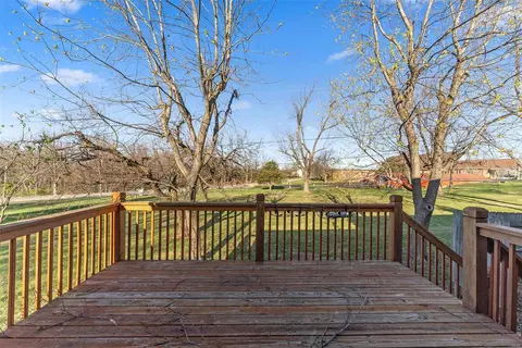 Exterior - 710 Crestview Dr, O'fallon, MO 63366 photo 3 of 4