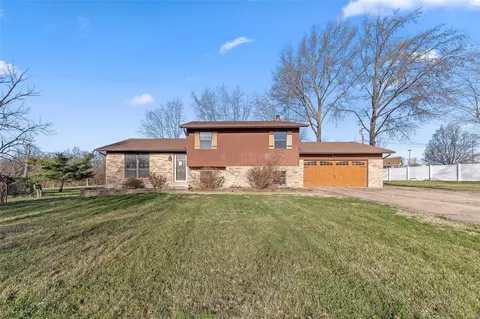 Exterior - 710 Crestview Dr, O'fallon, MO 63366 photo 2 of 4