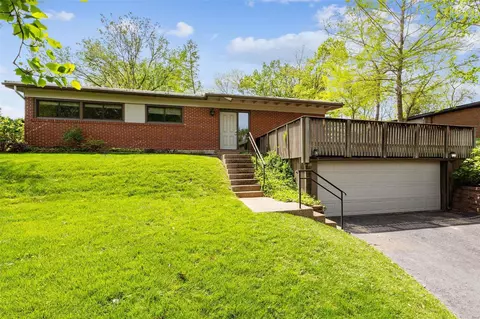 715 Culloden Rd, Kirkwood, MO 63122