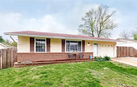 6 Cross Trail Ln, Saint Peters, MO 63376