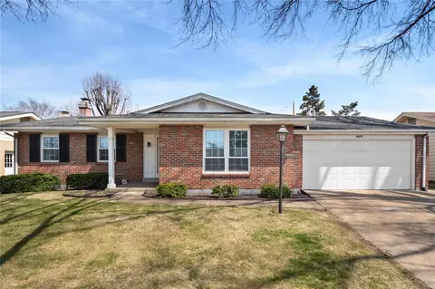 4625 Baybrook Dr, Saint Louis, MO 63123