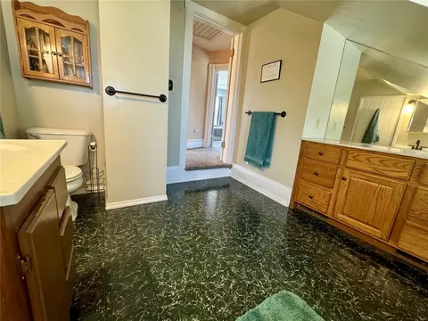 Bath - 229 Hereford Ave, Ferguson, MO 63135 photo 3 of 5
